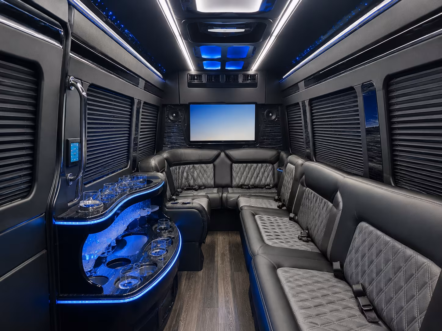 for quick and easy houston and new orleans group travel haltomcitycharterbuscompany com has you covered