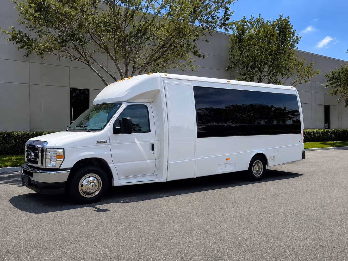 shuttle your guests between fort worth hotels and your venue with ease